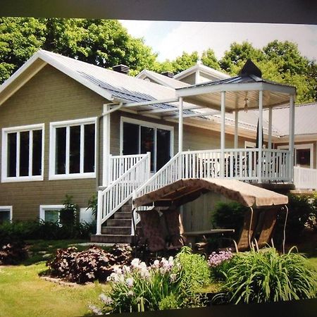 Les Saisons Du Fleuve Bed & Breakfast Lotbiniere Bagian luar foto