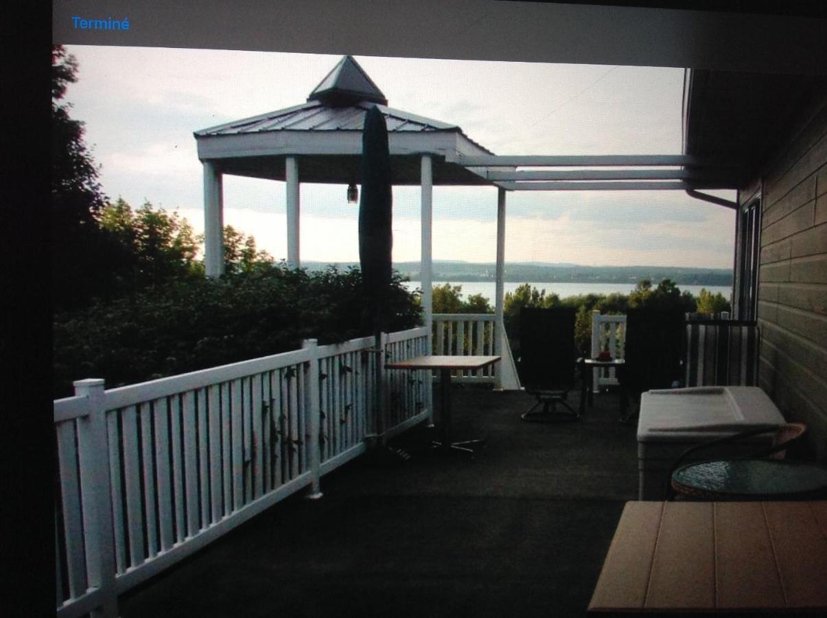 Les Saisons Du Fleuve Bed & Breakfast Lotbiniere Bagian luar foto