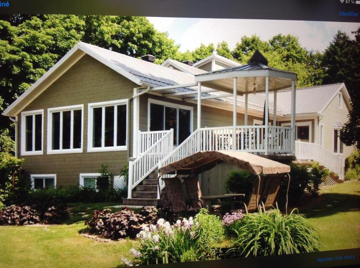 Les Saisons Du Fleuve Bed & Breakfast Lotbiniere Bagian luar foto