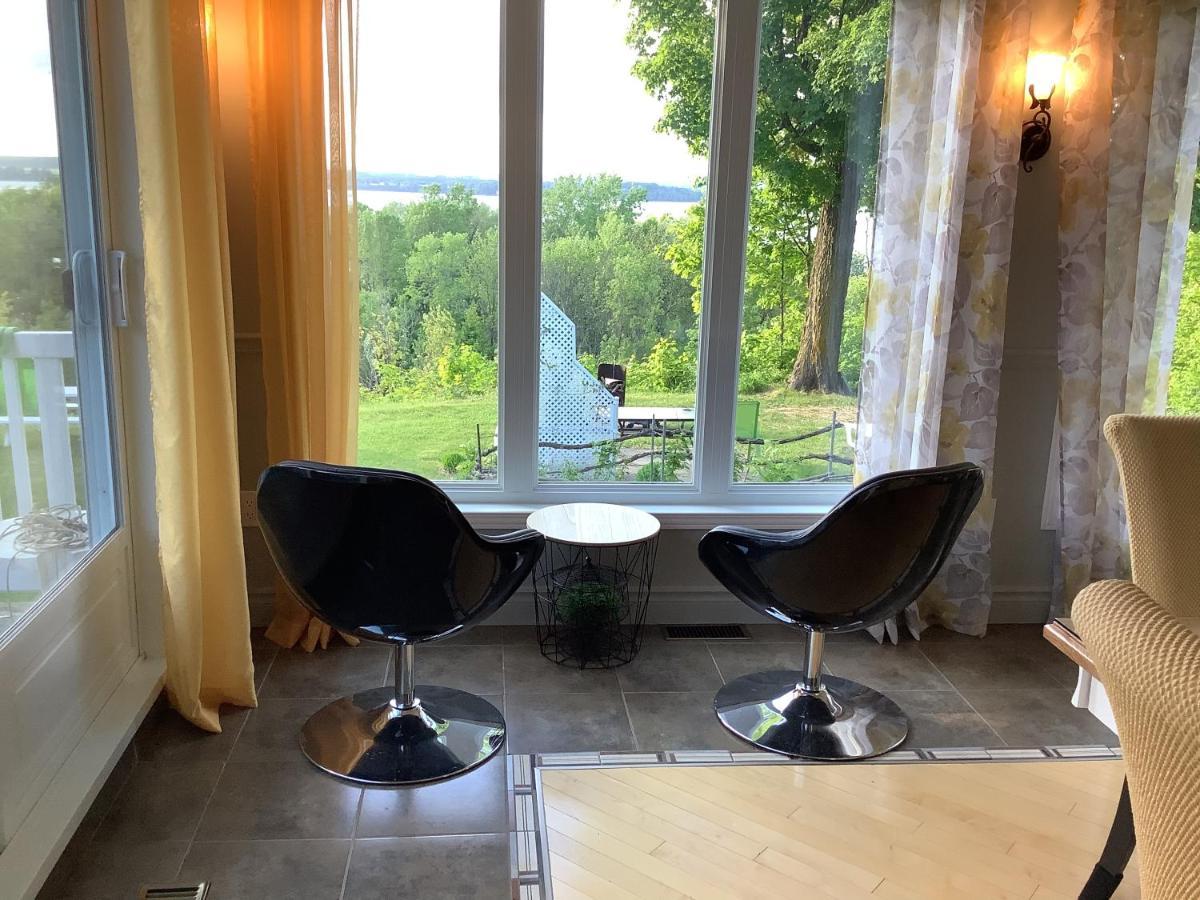 Les Saisons Du Fleuve Bed & Breakfast Lotbiniere Bagian luar foto