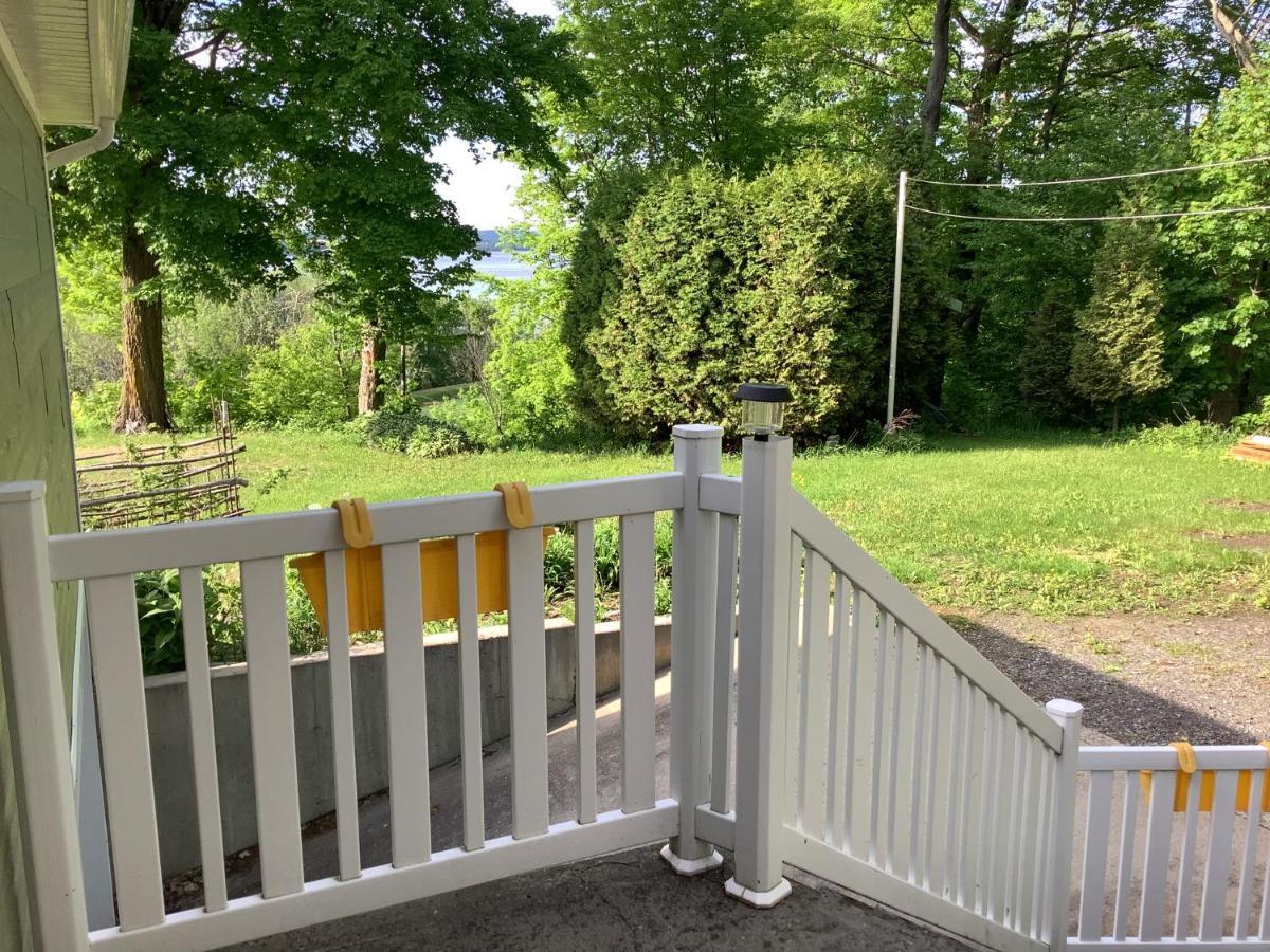 Les Saisons Du Fleuve Bed & Breakfast Lotbiniere Bagian luar foto