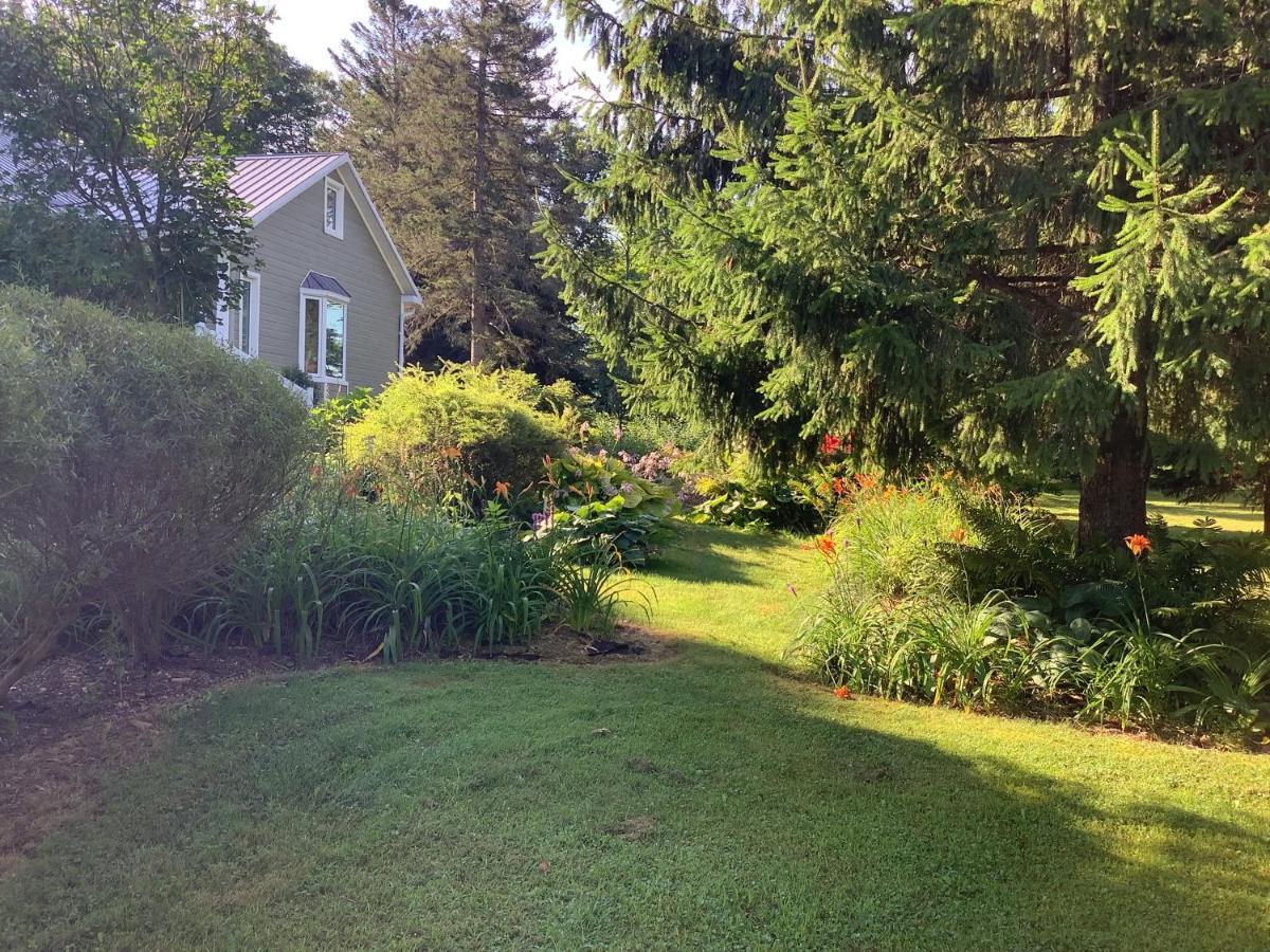 Les Saisons Du Fleuve Bed & Breakfast Lotbiniere Bagian luar foto