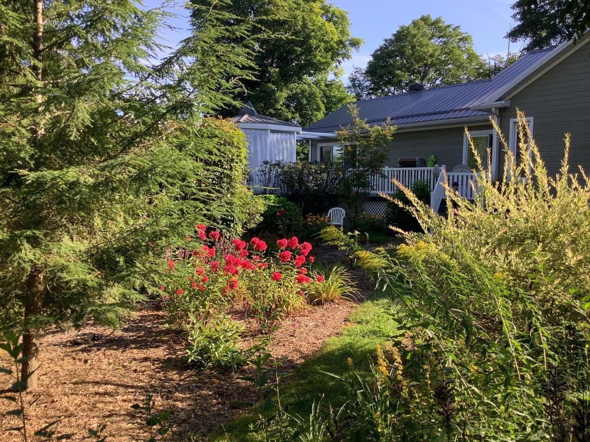 Les Saisons Du Fleuve Bed & Breakfast Lotbiniere Bagian luar foto