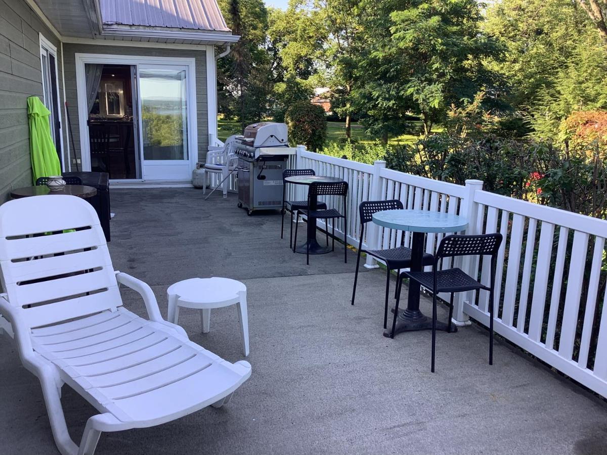 Les Saisons Du Fleuve Bed & Breakfast Lotbiniere Bagian luar foto