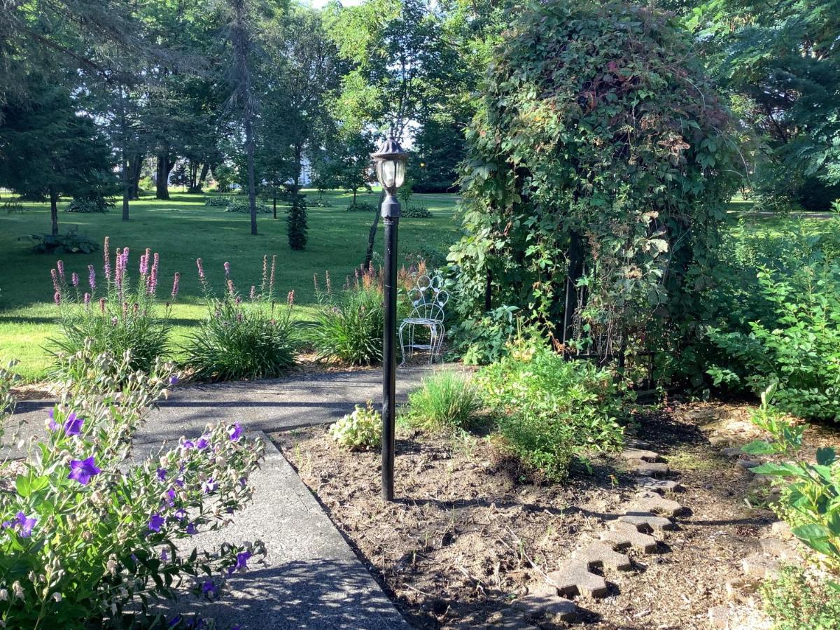 Les Saisons Du Fleuve Bed & Breakfast Lotbiniere Bagian luar foto