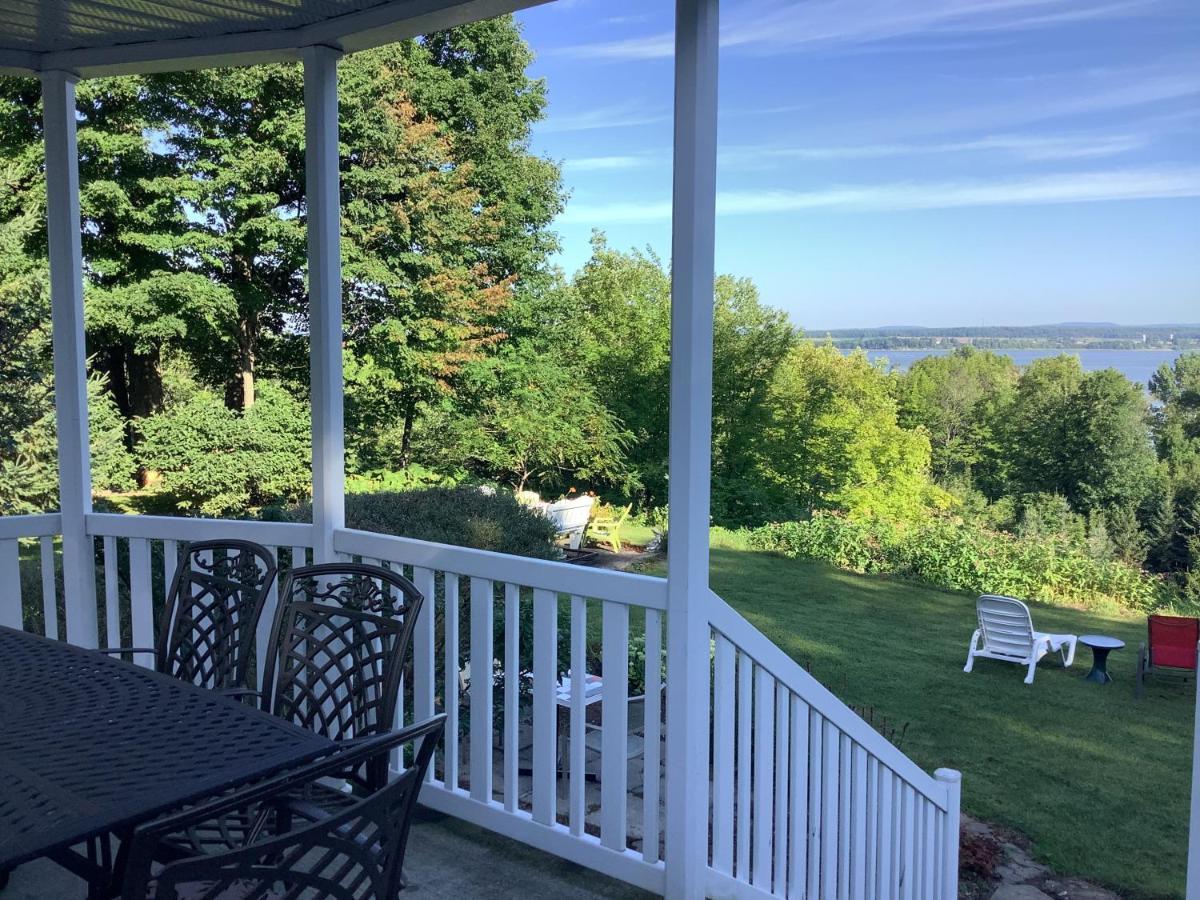 Les Saisons Du Fleuve Bed & Breakfast Lotbiniere Bagian luar foto