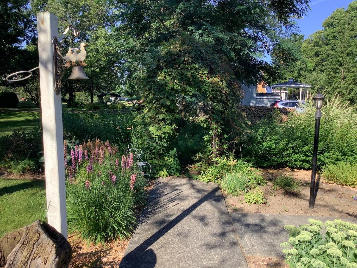 Les Saisons Du Fleuve Bed & Breakfast Lotbiniere Bagian luar foto