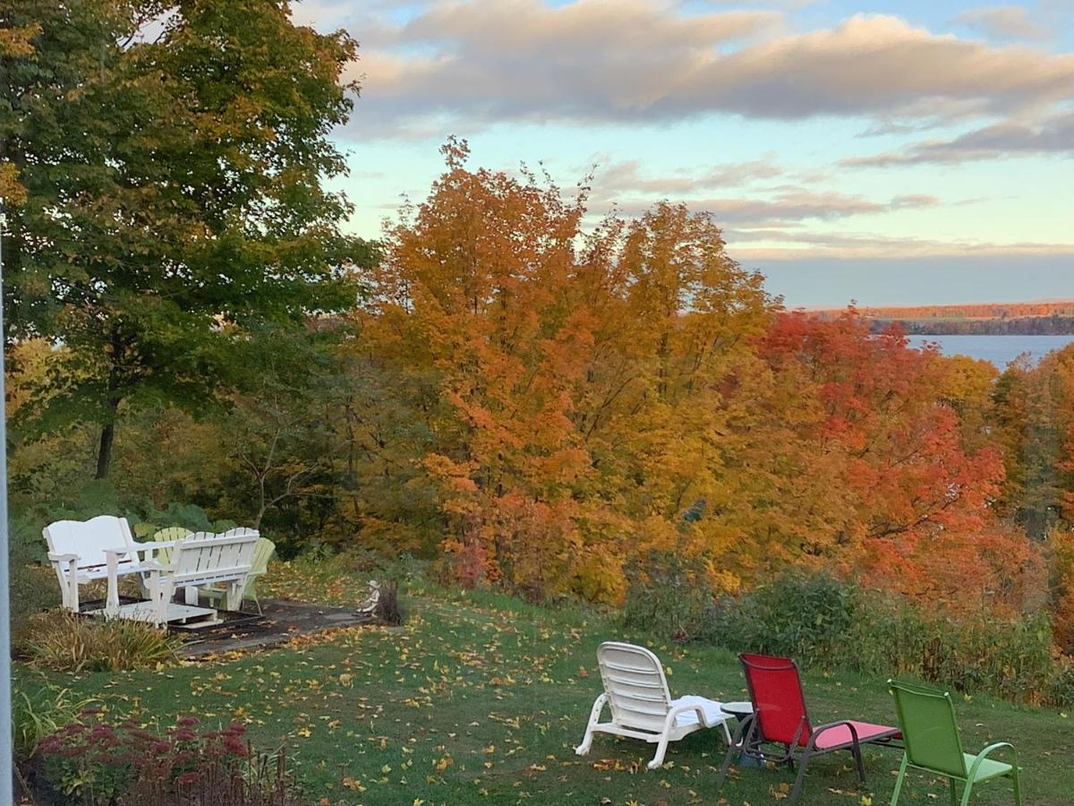 Les Saisons Du Fleuve Bed & Breakfast Lotbiniere Bagian luar foto
